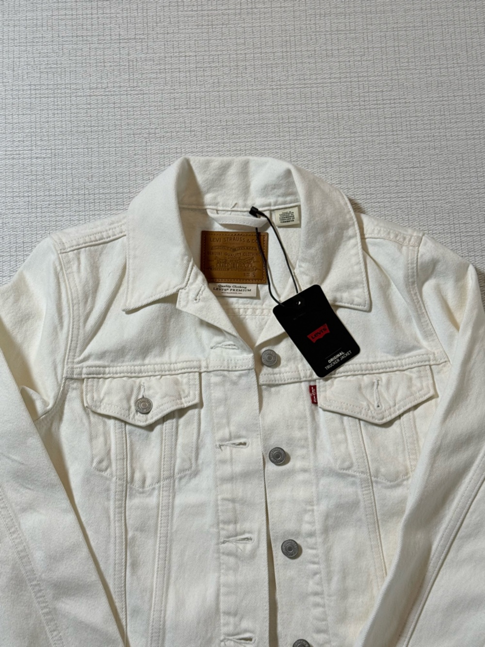 Levi's Women's Cream Denim Trucker Jacket - Picture 4 of 10
